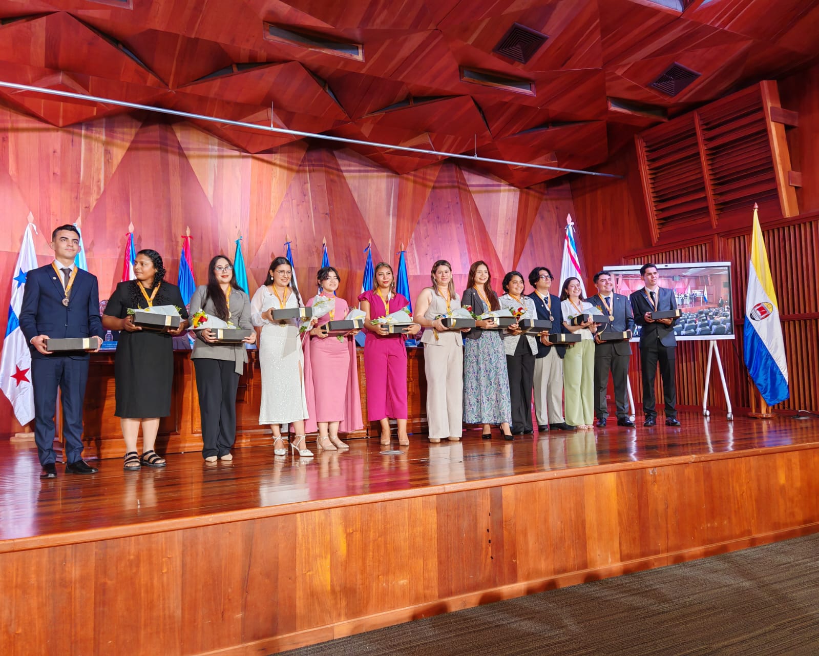 galardonados ruben dario